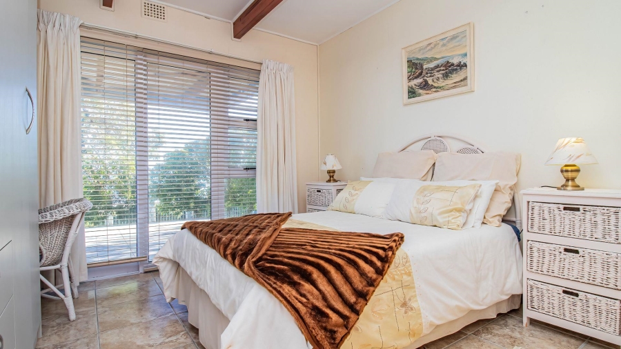 4 Bedroom Property for Sale in Perlemoenbaai Western Cape